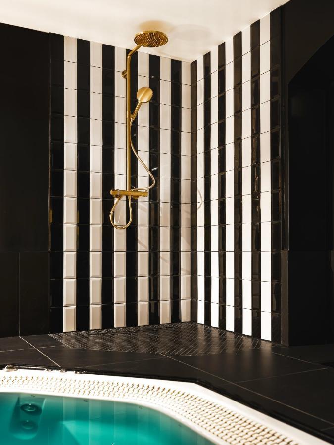 Love Hotel Avec Nuit Insolite Au Dandy Et Jacuzzi Privatise (Adults Only) Париж Екстер'єр фото